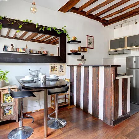 Charming Apartment In The Heart Of Le Marais Paris Exterior photo